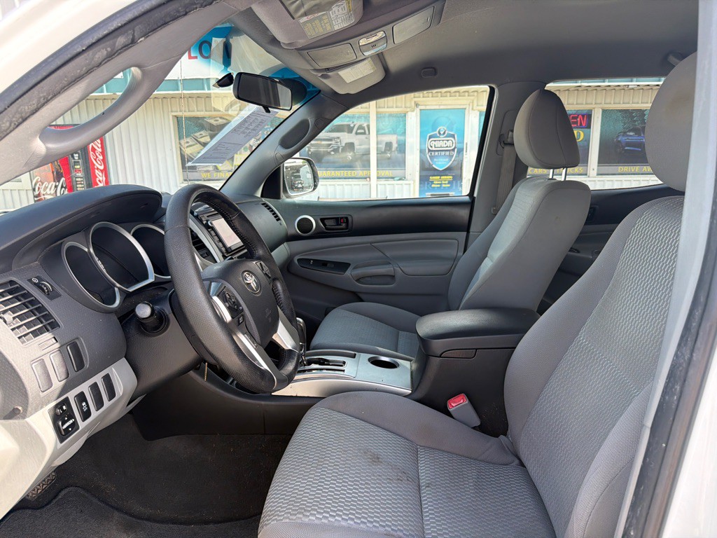 2015 Toyota Tacoma Image 11
