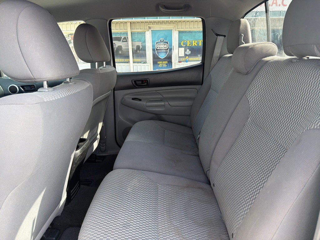 2015 Toyota Tacoma Image 12