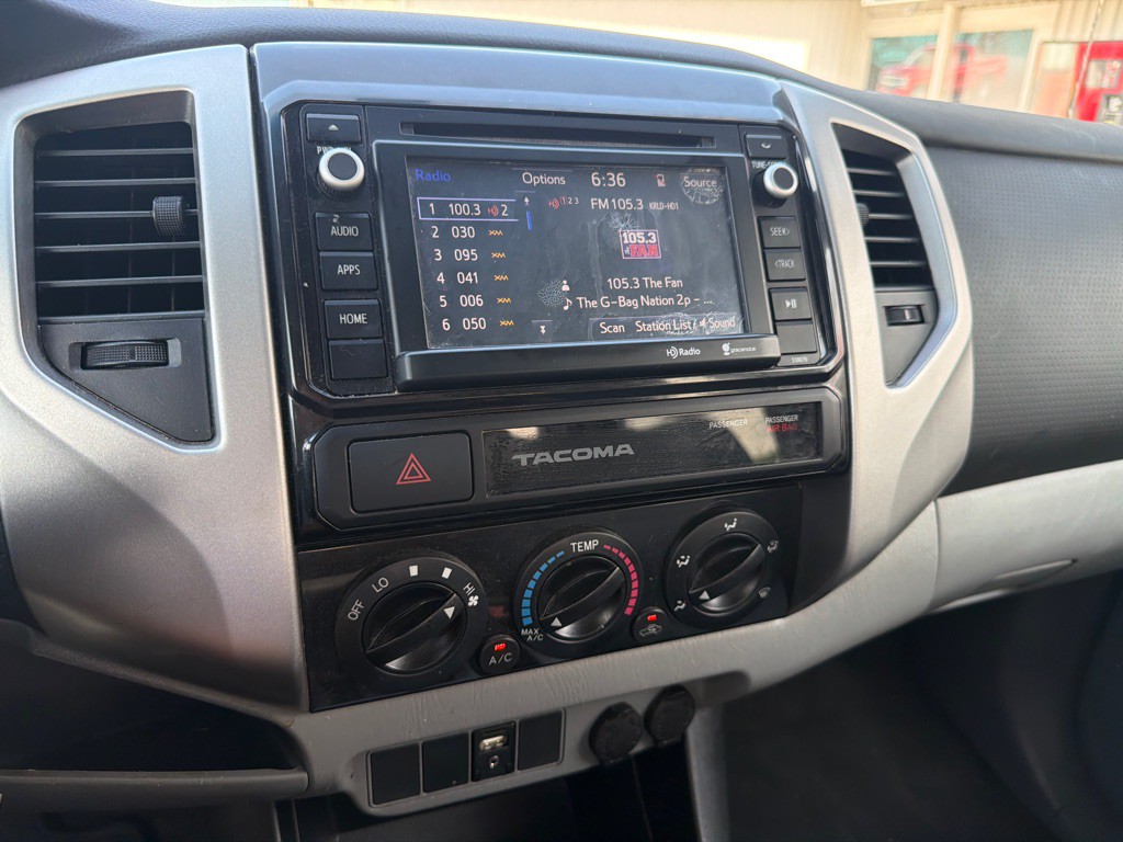 2015 Toyota Tacoma Image 15
