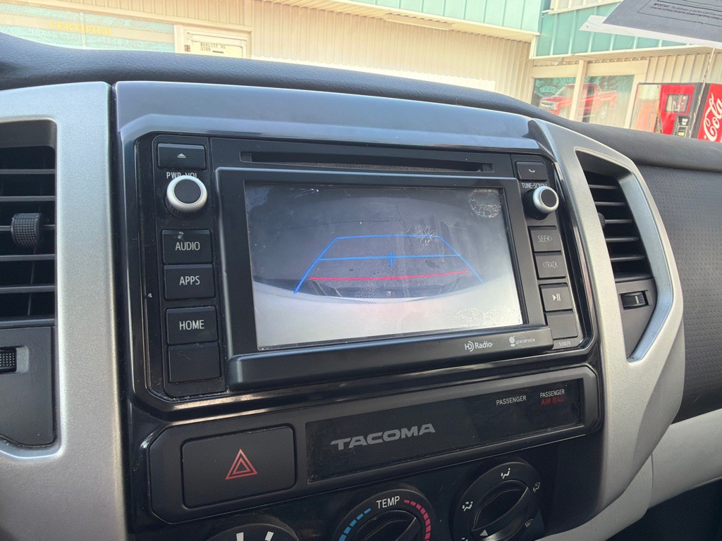 2015 Toyota Tacoma Image 16