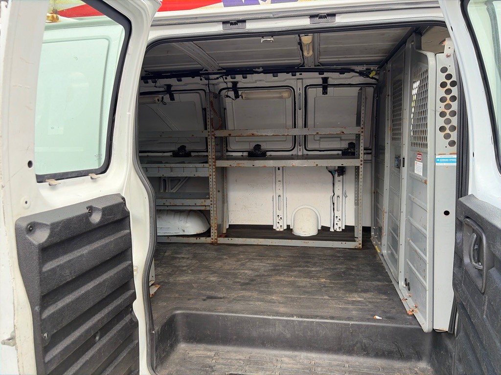 2013 GMC Savana Image 12