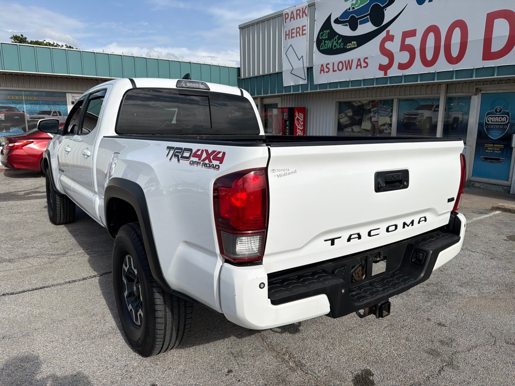 2018 Toyota Tacoma Image 3