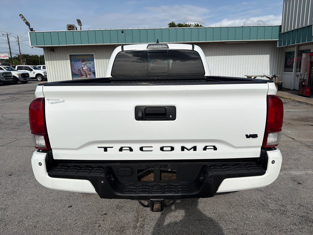 2018 Toyota Tacoma Image 4