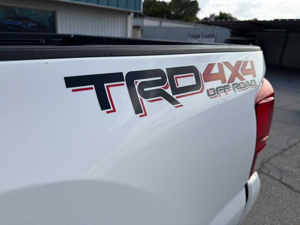 2018 Toyota Tacoma Image 9