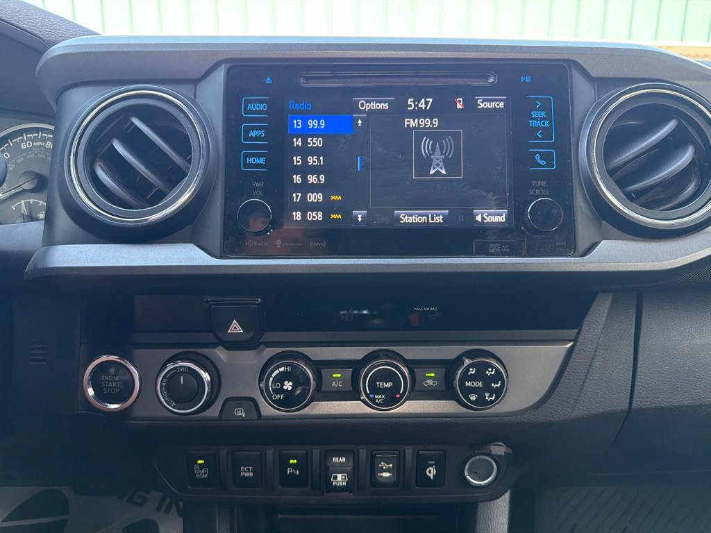 2018 Toyota Tacoma Image 16