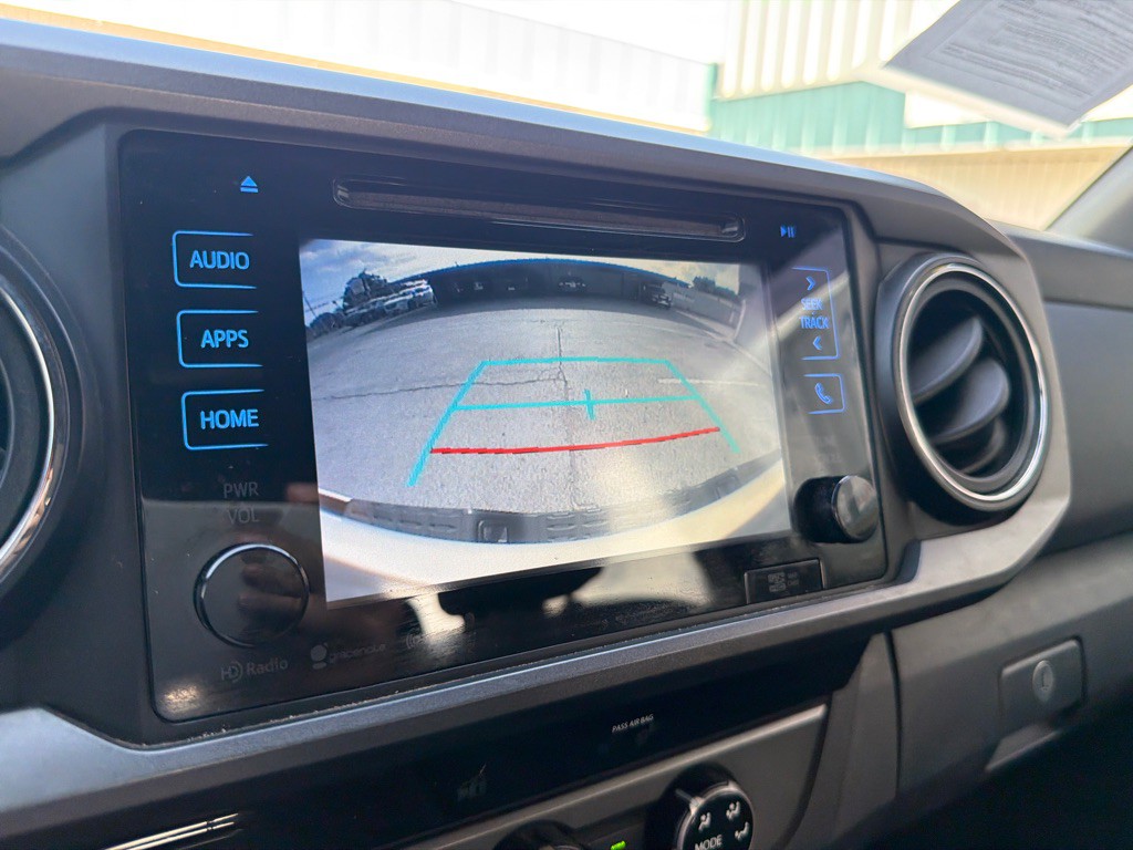 2018 Toyota Tacoma Image 17