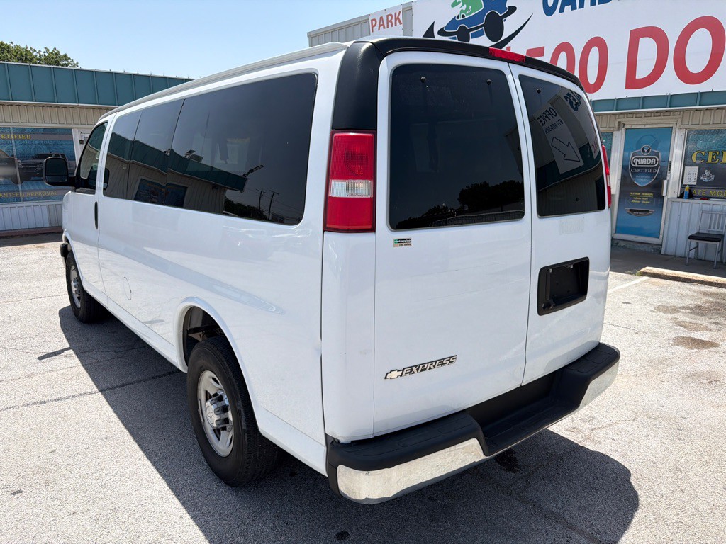 2020 Chevrolet Express Image 4