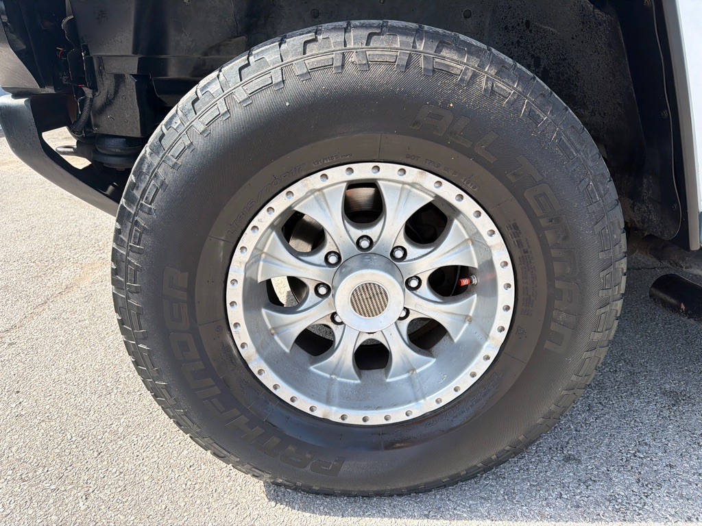 2004 HUMMER H2 Image 10