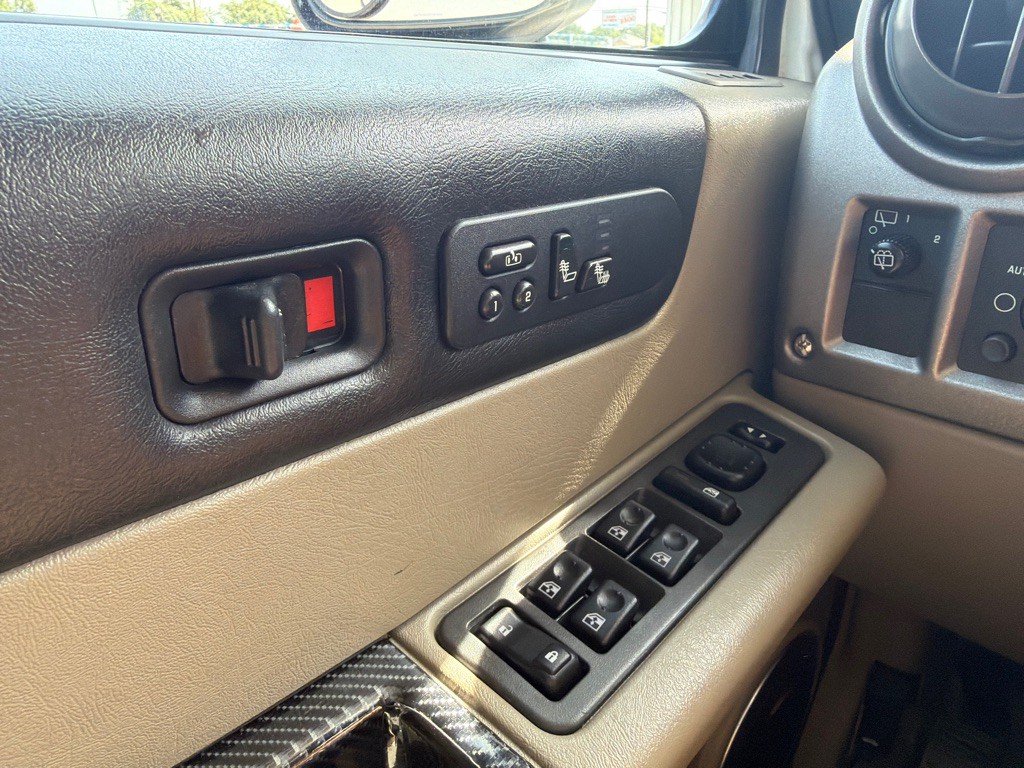 2004 HUMMER H2 Image 19
