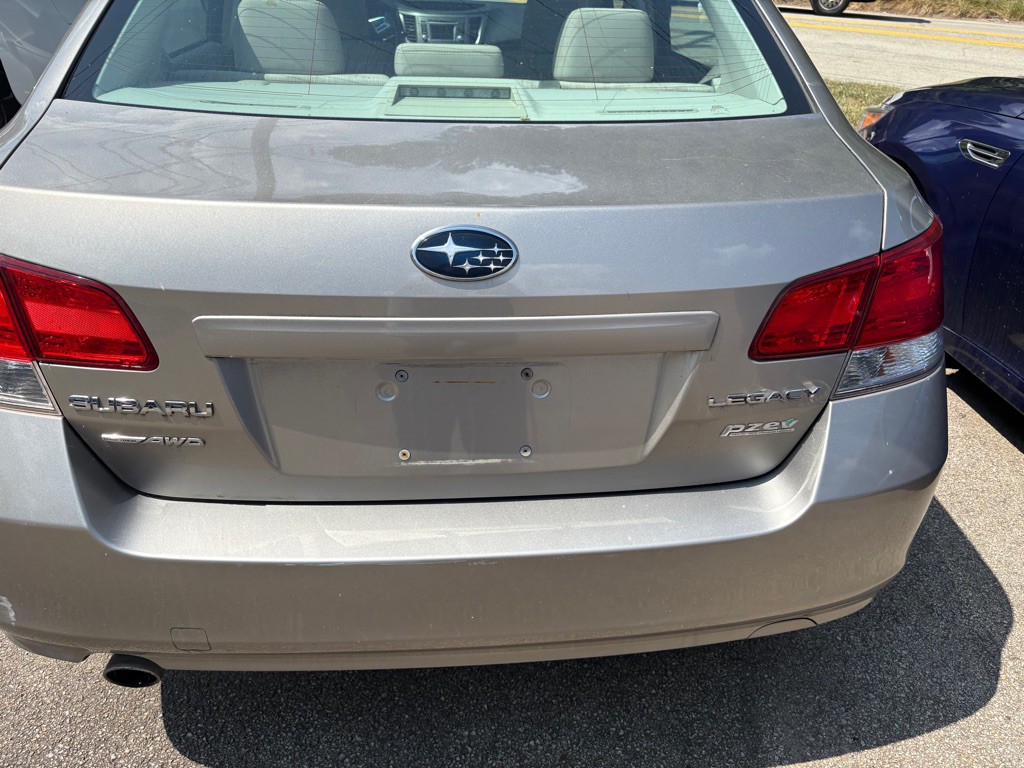 2014 Subaru Legacy Image 2