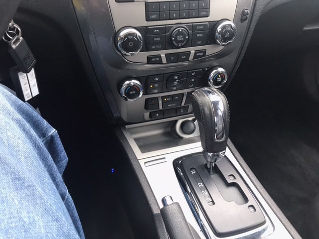 2010 Ford Fusion Image 11