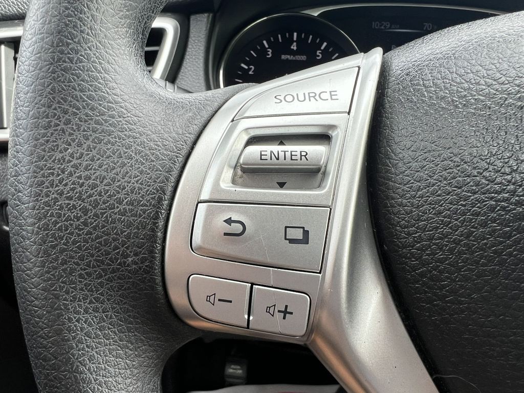 2016 Nissan Rogue Image 3