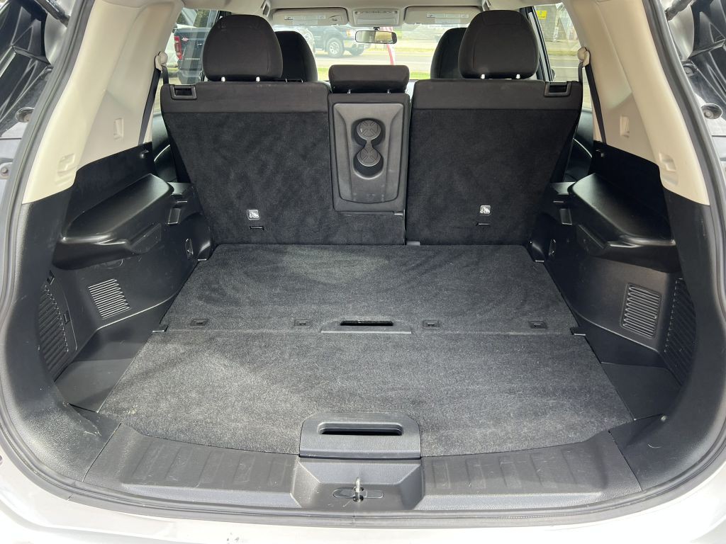 2016 Nissan Rogue Image 18