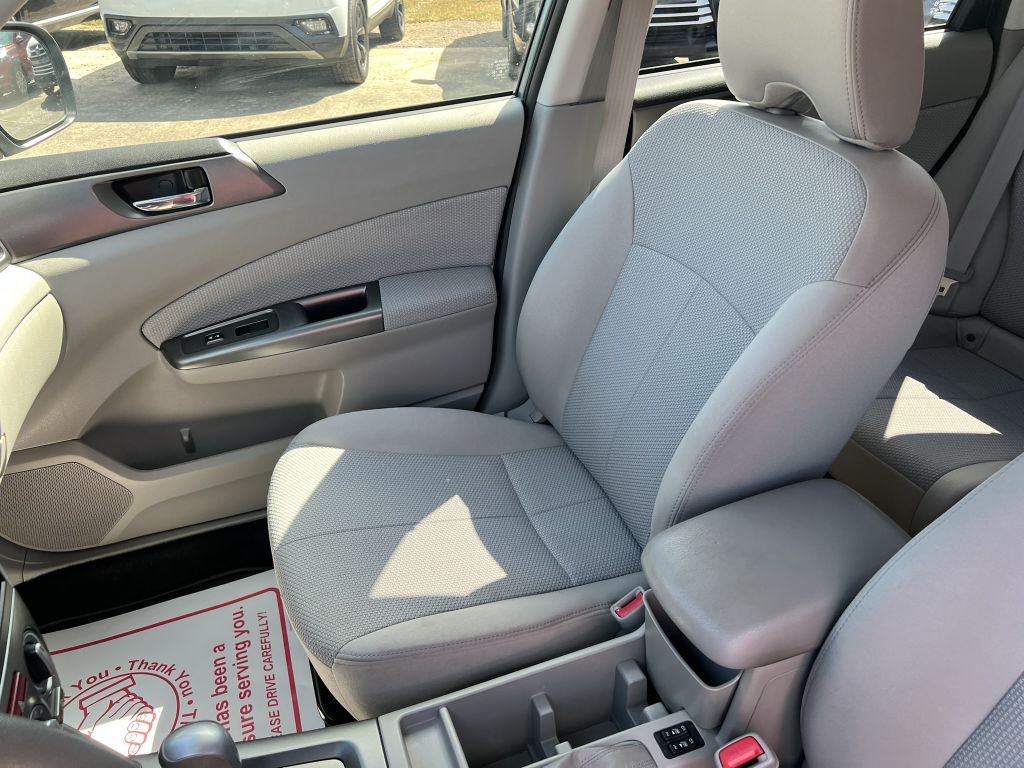 2012 Subaru Forester Image 12