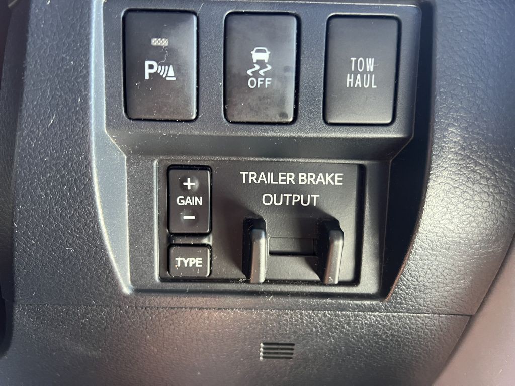 2016 Toyota Tundra Image 10