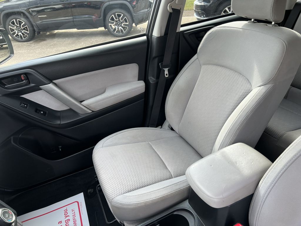 2015 Subaru Forester Image 11