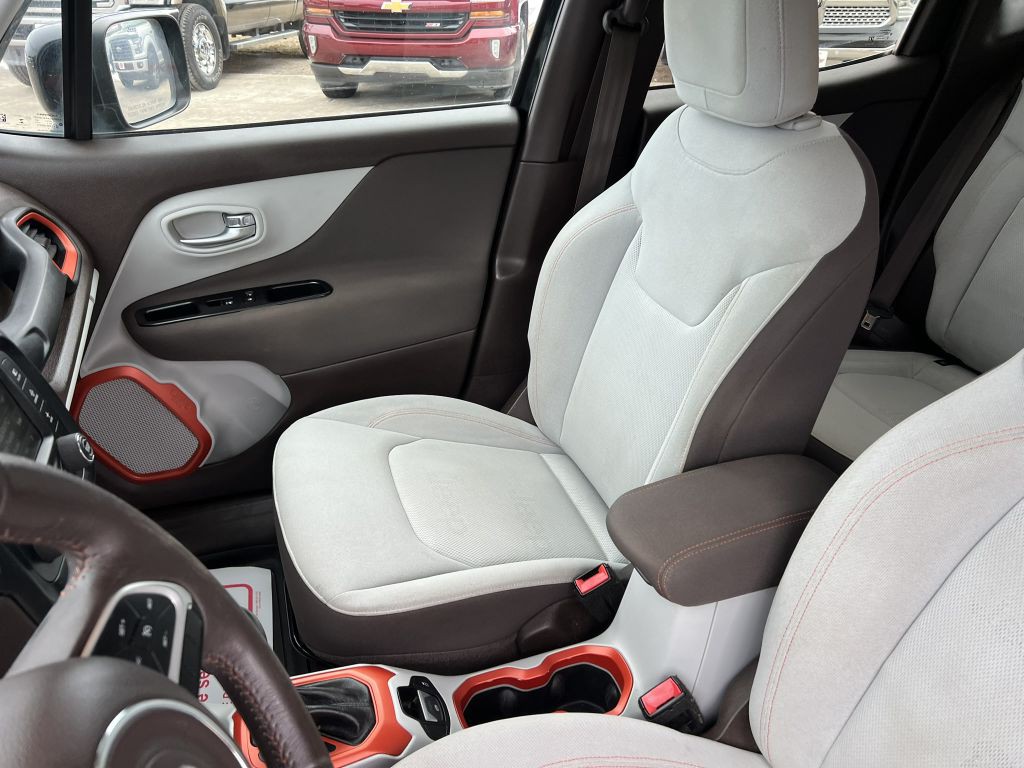 2015 Jeep Renegade Image 12