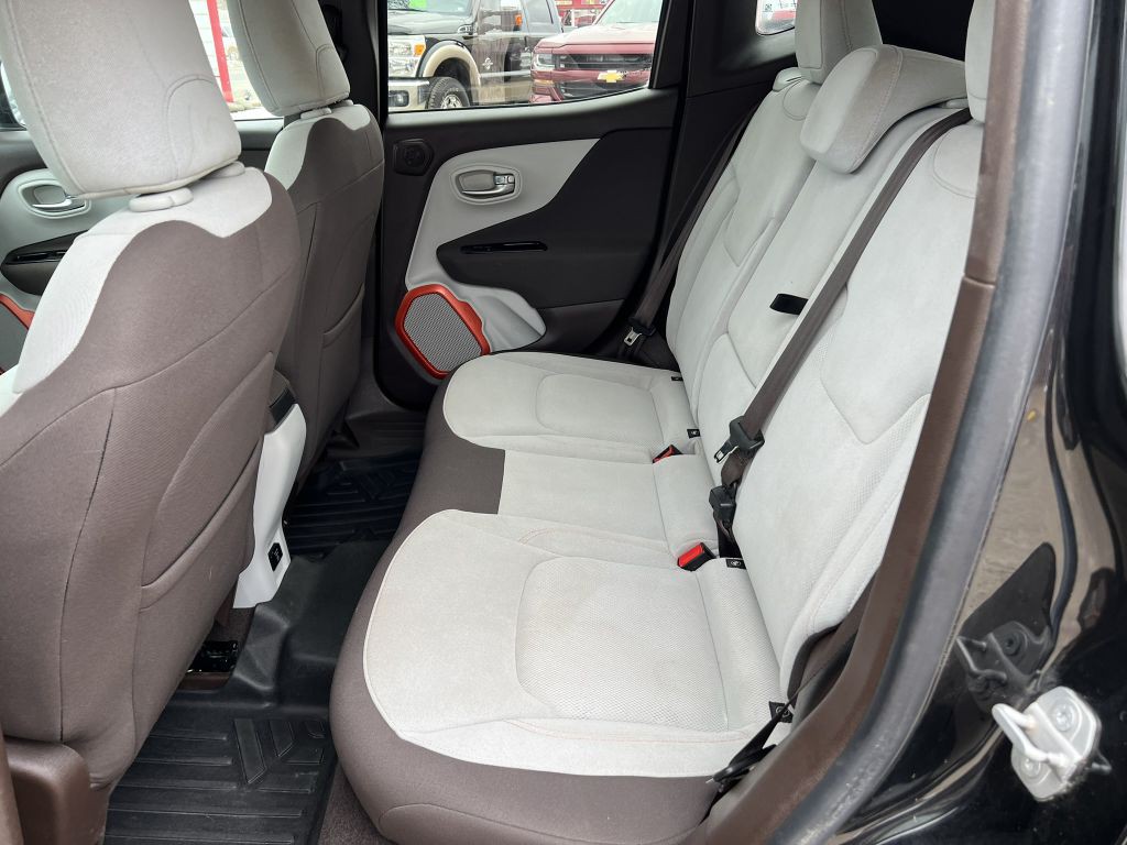 2015 Jeep Renegade Image 13
