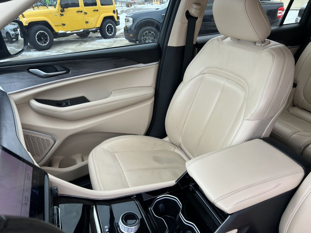 2022 Jeep Grand Cherokee Image 13