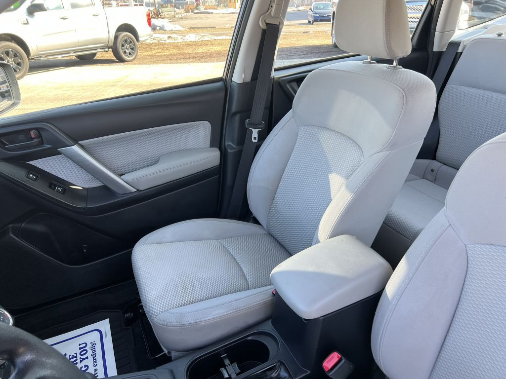 2017 Subaru Forester Image 9