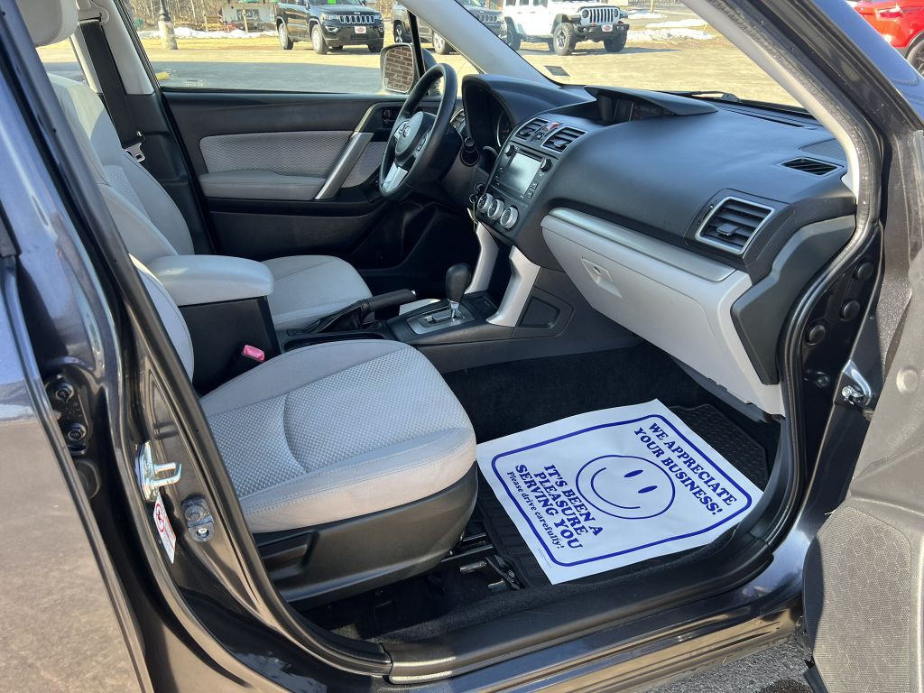 2017 Subaru Forester Image 12