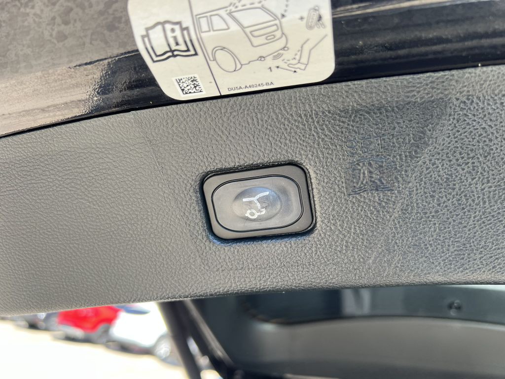 2018 Ford Edge Image 17