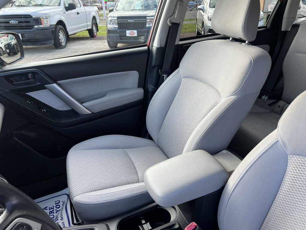 2018 Subaru Forester Image 12
