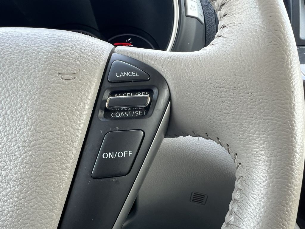 2015 Nissan Quest Image 5