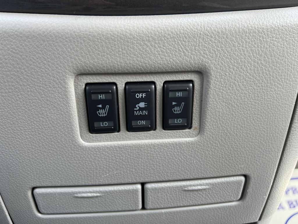 2015 Nissan Quest Image 9