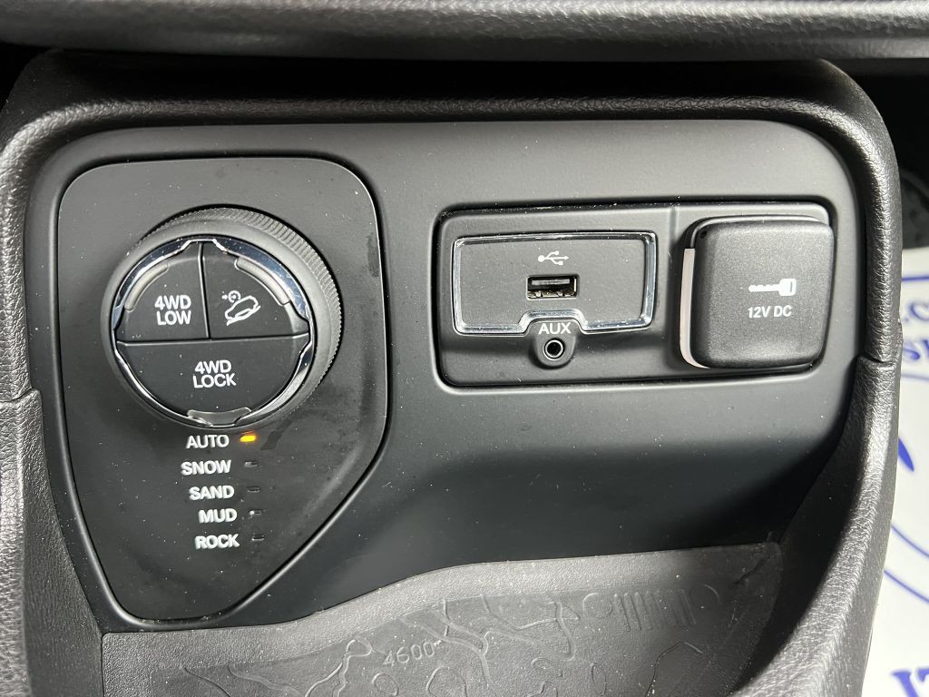 2017 Jeep Renegade Image 16
