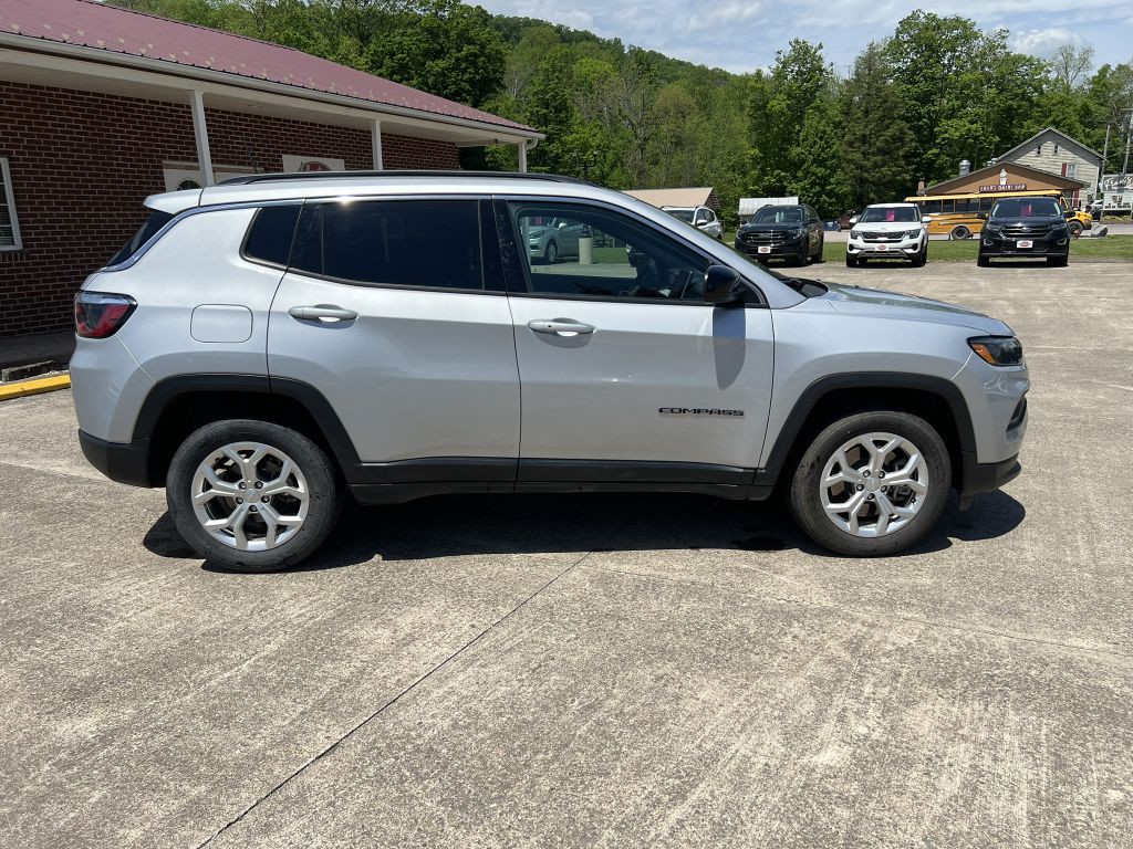 2024 Jeep Compass Image 2