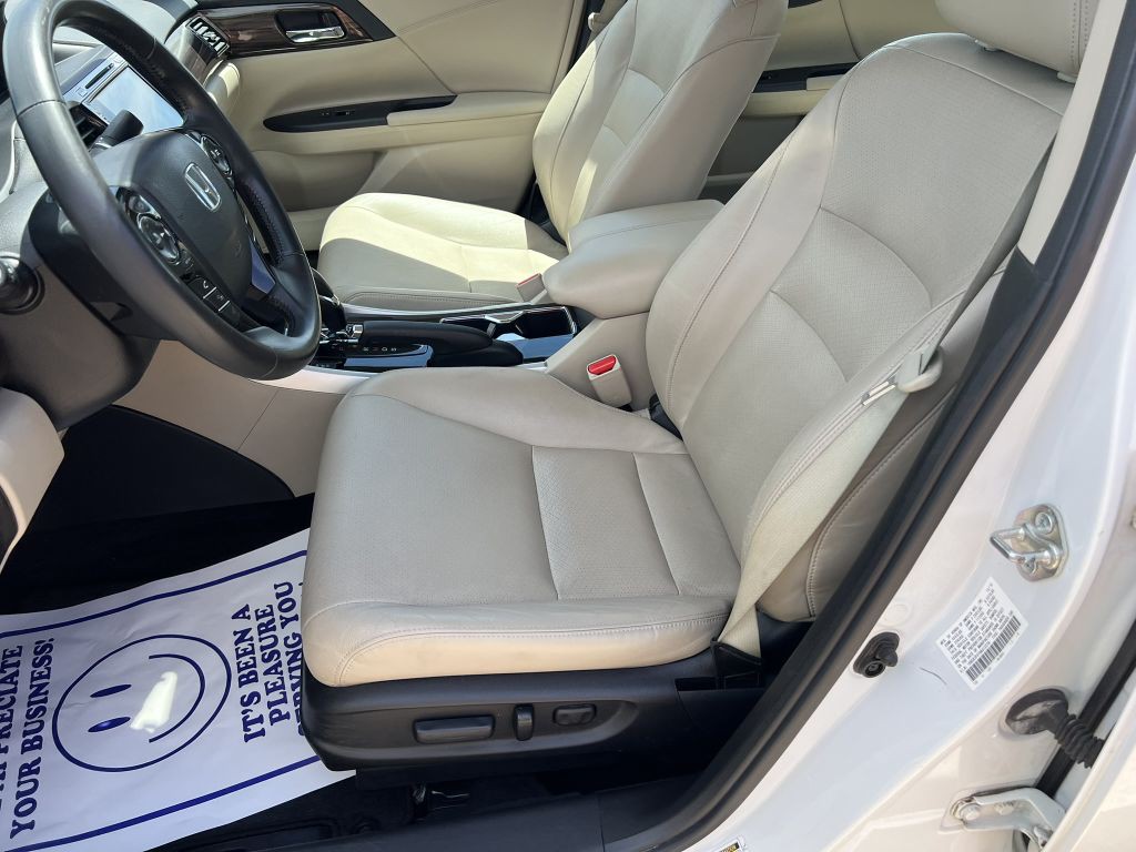 2017 Honda Accord Image 11