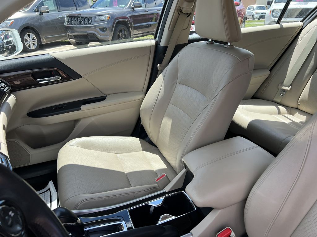 2017 Honda Accord Image 12