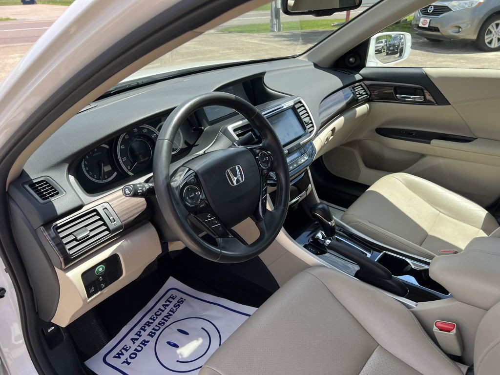 2017 Honda Accord Image 13