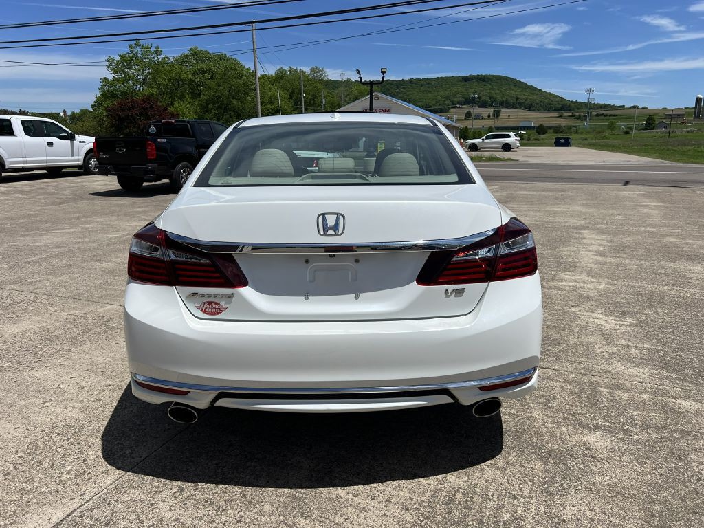 2017 Honda Accord Image 22