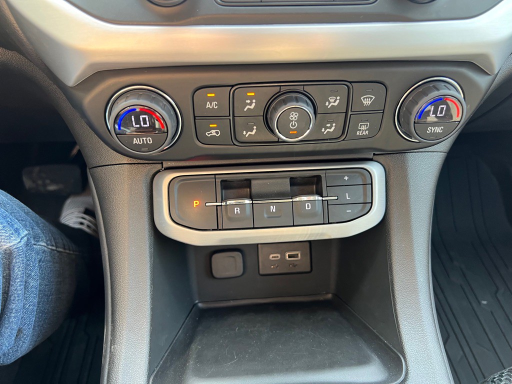 2023 GMC Acadia Image 22