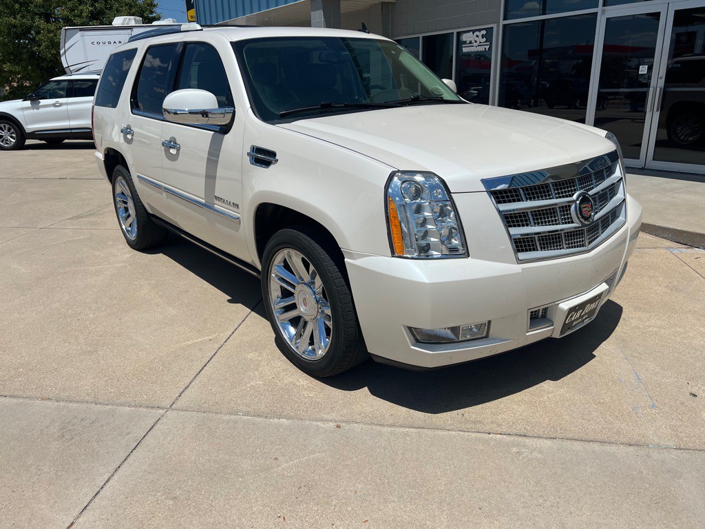 2014 Cadillac Escalade Image 2