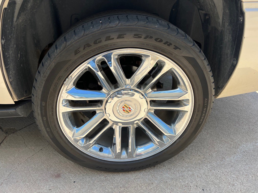 2014 Cadillac Escalade Image 11