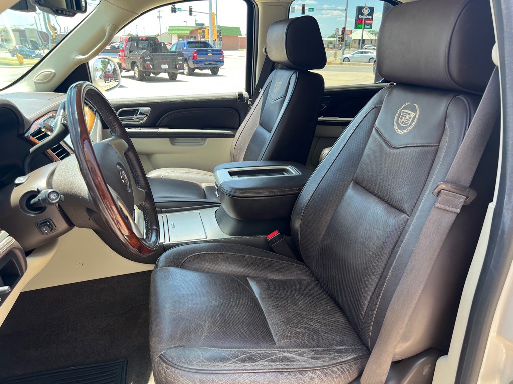 2014 Cadillac Escalade Image 16