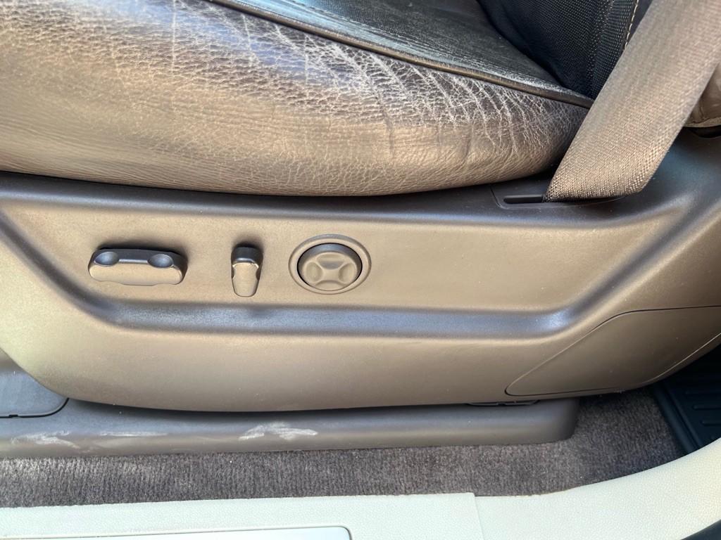 2014 Cadillac Escalade Image 18