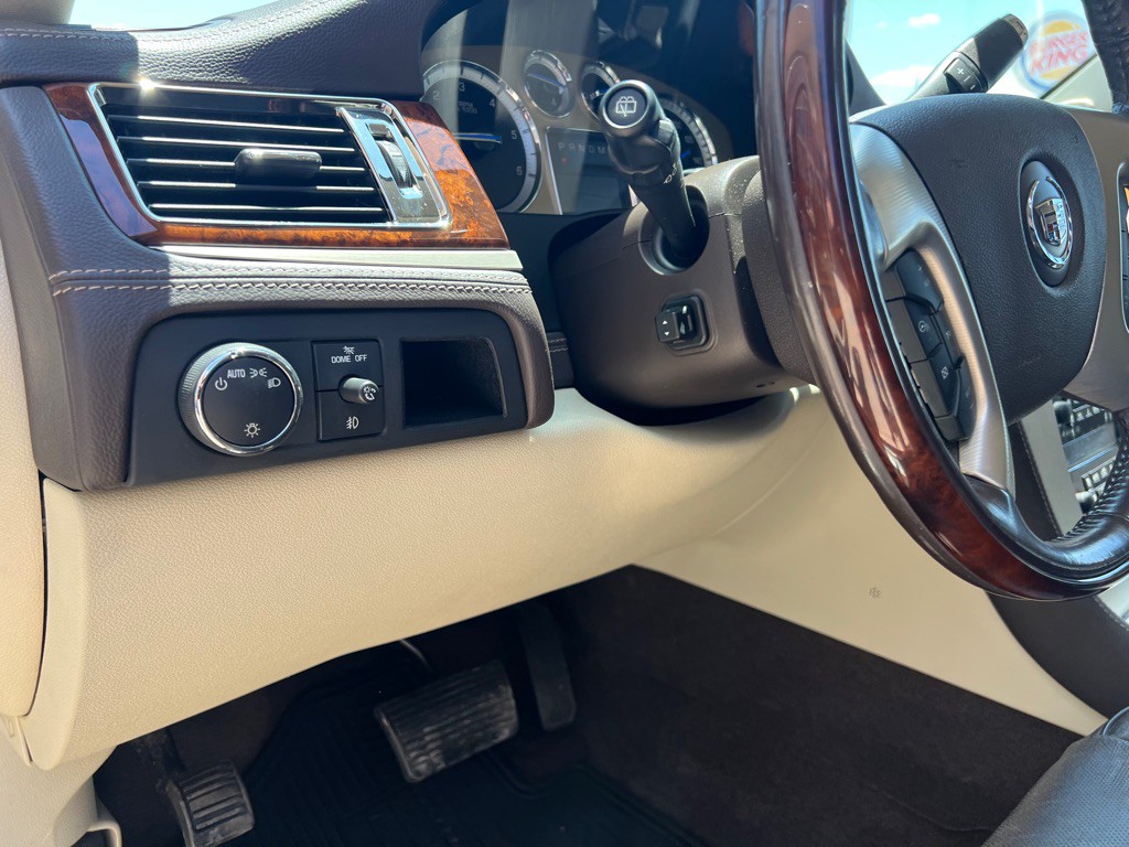 2014 Cadillac Escalade Image 19