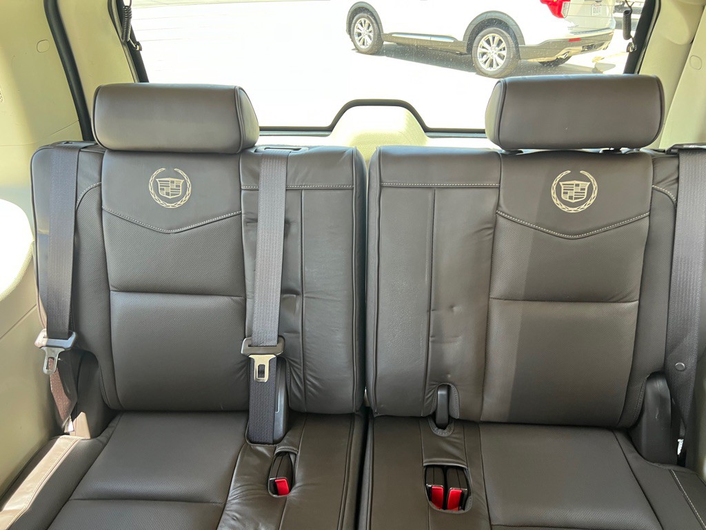 2014 Cadillac Escalade Image 21