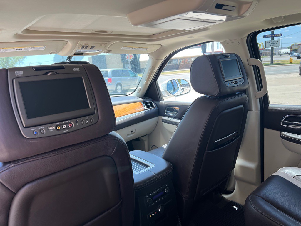 2014 Cadillac Escalade Image 22