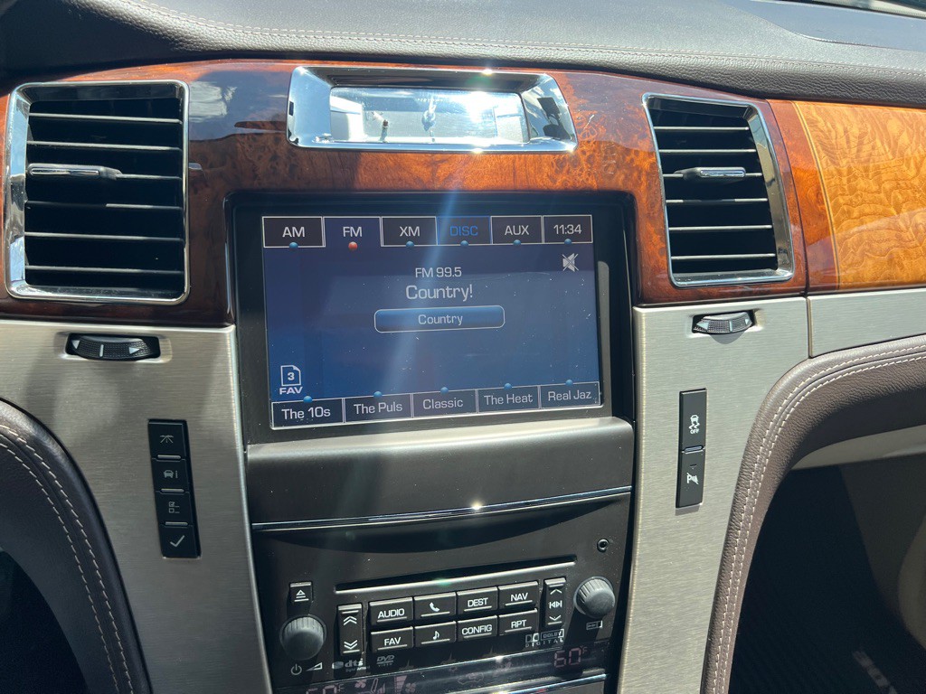 2014 Cadillac Escalade Image 26