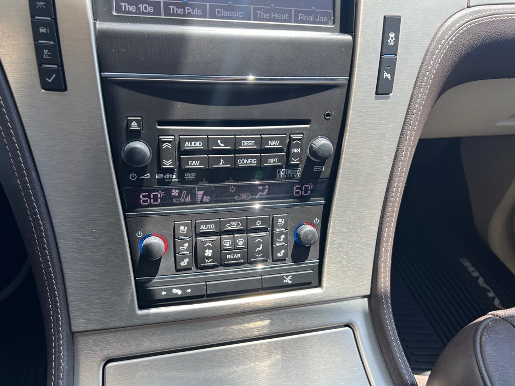 2014 Cadillac Escalade Image 27