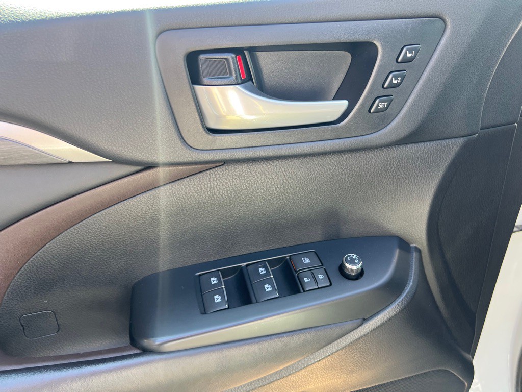 2019 Toyota Highlander Image 14