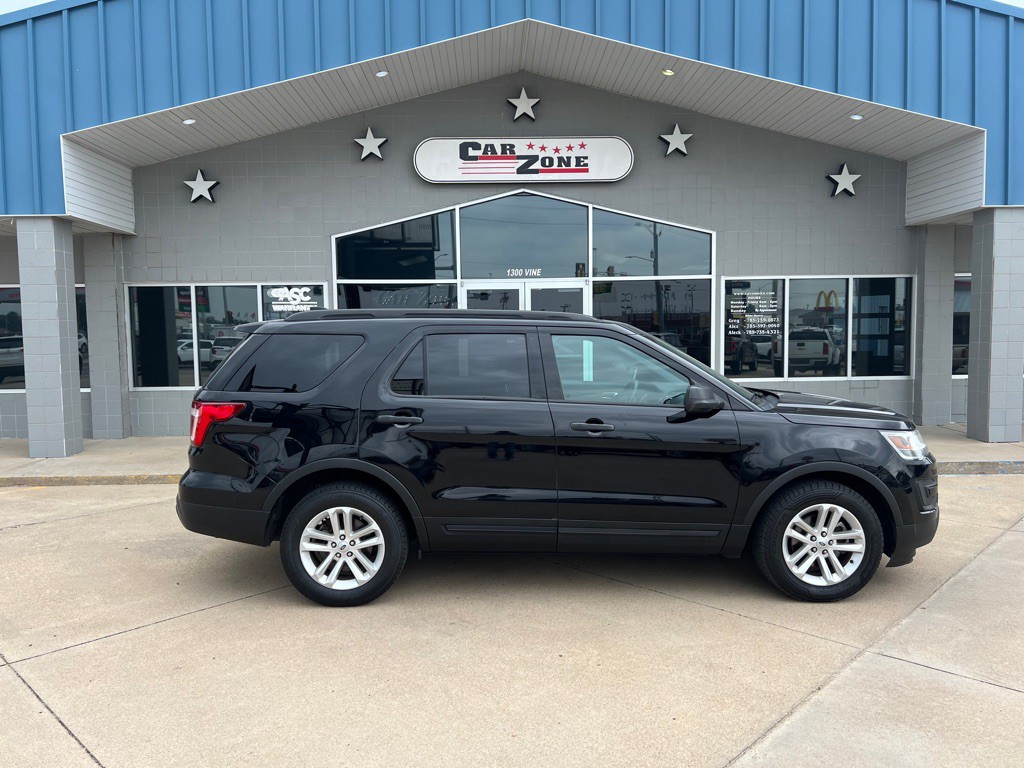 2017 Ford Explorer Image 2