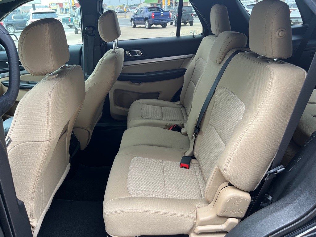 2017 Ford Explorer Image 16