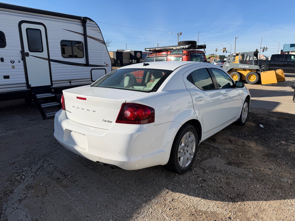 2011 Dodge Avenger Image 2