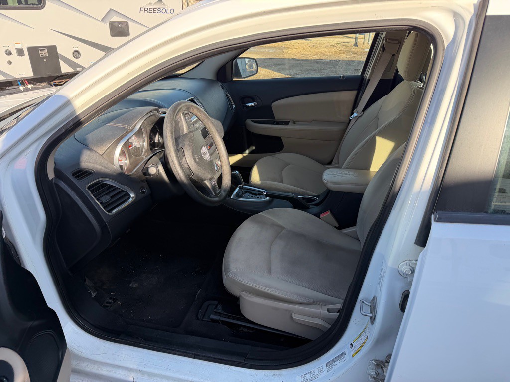 2011 Dodge Avenger Image 3